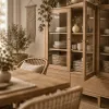 Élégance et fonctionnalité : bien choisir son meuble vitrine en bois pour la salle à manger