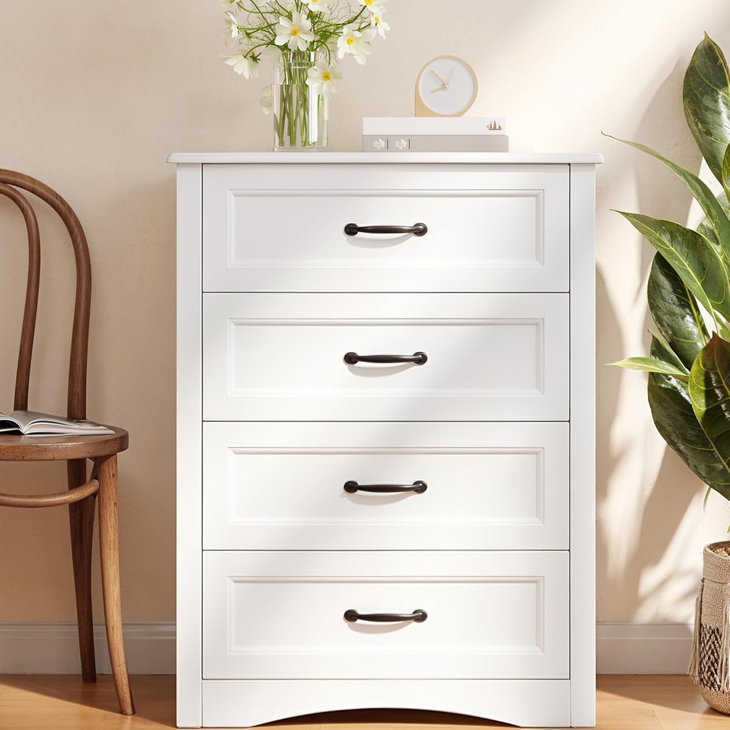 Commode Blanche, Meuble de Rangement avec 4 Tiroirs, Poignées en Métal, Design Moderne, Idéal pour Chambre, Salon, Entrée (40 x 68,5 x 91,5 cm, Blanc)