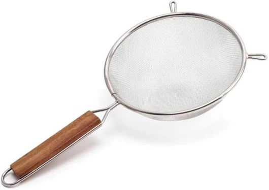 Tamis en métal à long manche – Outil essentiel de cuisine et pour égoutter/laver et une large gamme d'aliments – W/A maille fine pour une utilisation facile