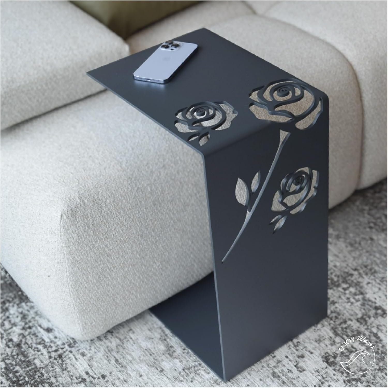 Table d’appoint design en forme de C – Acier thermolaqué de haute qualité – Élégante table de canapé, table de chevet ou bout de canapé – Motif floral moderne – Idéale pour salon ou chambre