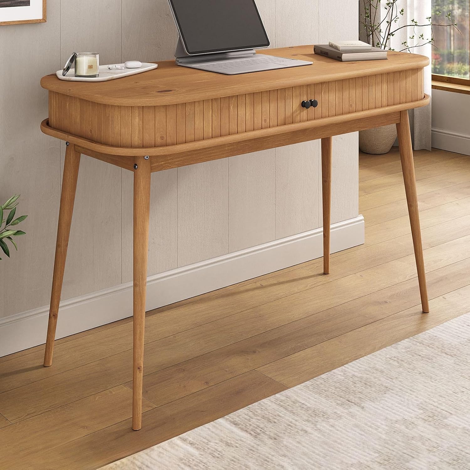 Bureau JARI en Bois Massif, 113 x 75 x 50 cm, Pieds Coniques, façade cannelée, Rangement Pratique avec Porte coullisante, Coloris chêne