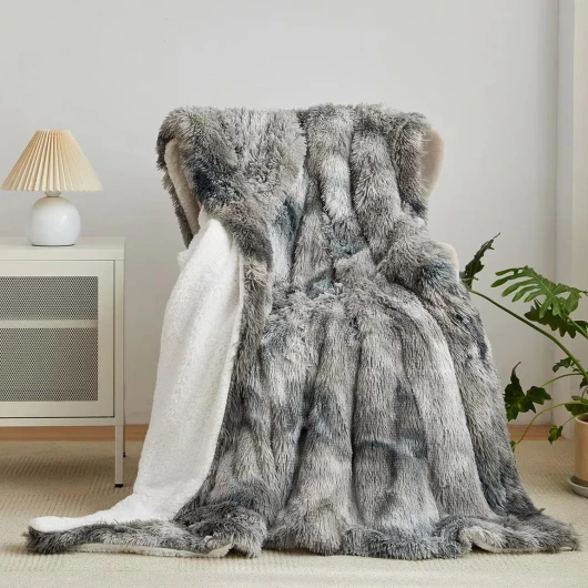 Couverture en Fausse Cachemire Fourrure en Peluche, Gris Crème Plaid Polaire, Couverture Haute Qualité, Poil Long Douce et Confortable, pour Canape 130x160cm