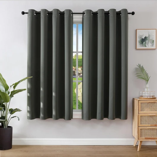 Rideau Occultant 2 Pièces, Rideau Thermique Isolant Anti Chaleur Tenture Opaque à Oeillets Isolation Lumiere Anti UV Decoration Chambre Maison Salon Intérieurs (2xL117xH137, Gris Foncé) Gris Foncé 117L X 137H cm (2 Panneaux)
