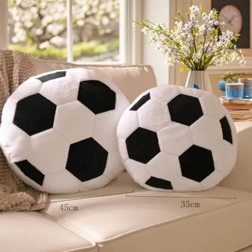 Test Coussin Football Peluche Yhoelata : le ballon qu’on ne tape pas mais sur lequel on s’affale