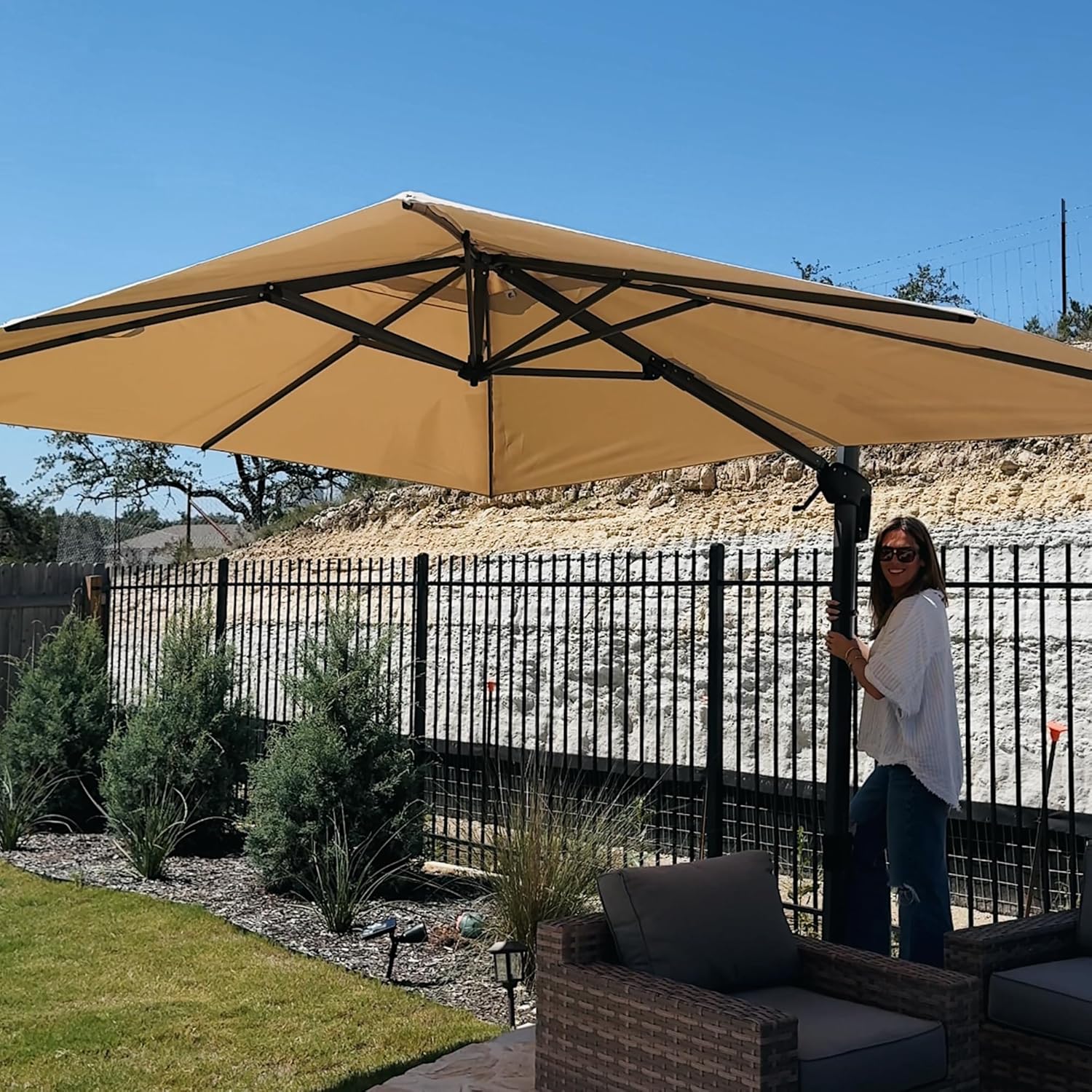 Parasol Déporté Rectangulaire 2,7 x 3,5 m avec Pied en Croix, Parasol de Jardin Extérieur en Aluminium Toile Haute Densité 240 g/m² avec Protection UV, Inclinable et rotatif à 360°, Beige Beige 2,7 X 3,5 m Parasol