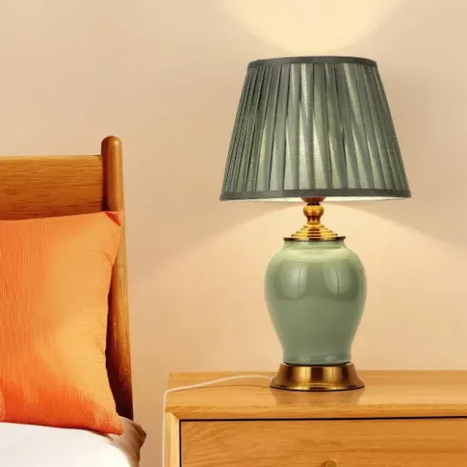 Test Lampe De Table Moderne E27 Rétro en Céramique : une petite lampe verte qui fait le job au salon comme en chambre